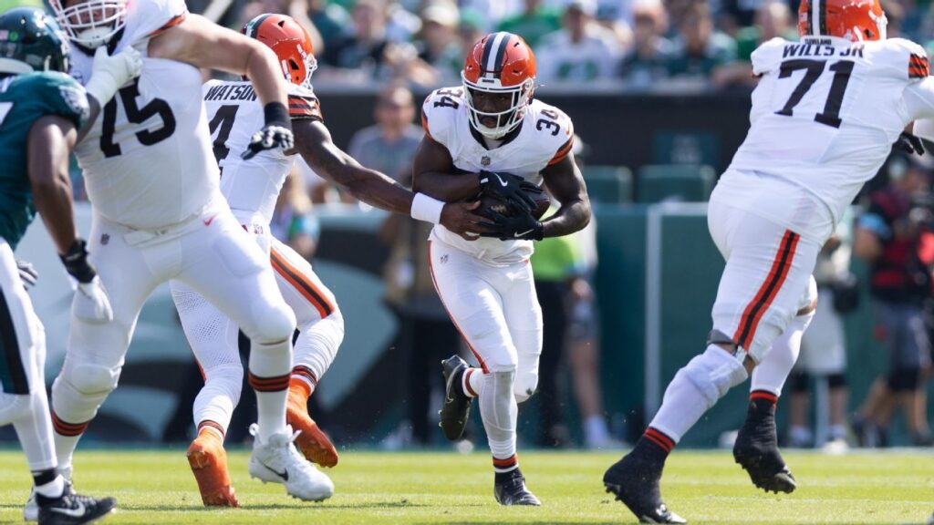 El corredor de los Browns, Jerome Ford, se lesionó el tendón de la corva