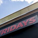 La cadena TGI Fridays anunció que se declaró en quiebra y cerrará sus tiendas en Colombia