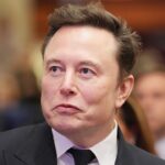 Elon Musk está interesado en comprar el principal equipo de fútbol de Europa, dice su padre