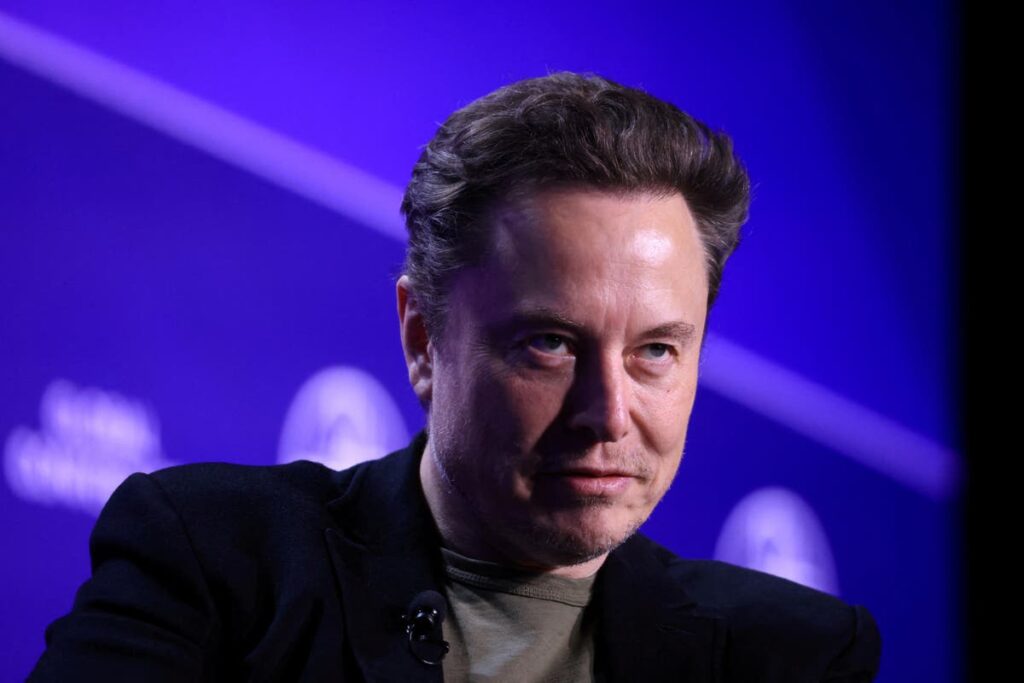 Elon Musk utiliza incendios para atacar las prácticas de DEI en California, mientras los creyentes del MAGA difunden conspiraciones descabelladas