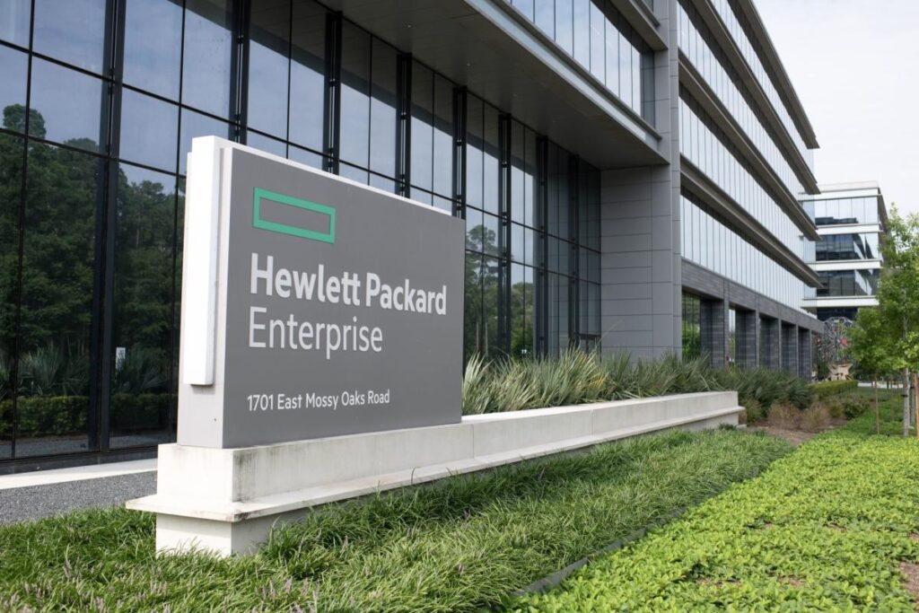 HPE gana un contrato de servidor de IA por mil millones de dólares para el X de Elon Musk