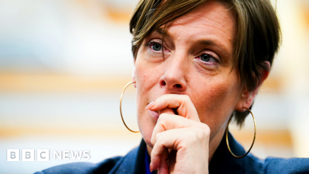 La «desinformación» de Elon Musk me pone en riesgo, dice Jess Phillips