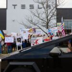 ‘Elon Musk está robando nuestro dinero’: Cientos de protestas 227 Tesla en ubicaciones estadounidenses, quiere dejar su trabajo gubernamental