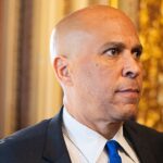 Booker ofrece charlas de maratón en el piso del Senado en el administrador de Trump, almizcle