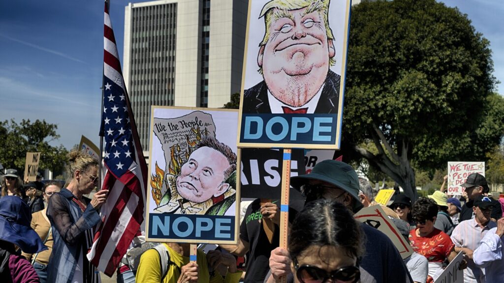 ‘¡Manos!’ Se planean protestas contra Trump y Musk en todo Estados Unidos