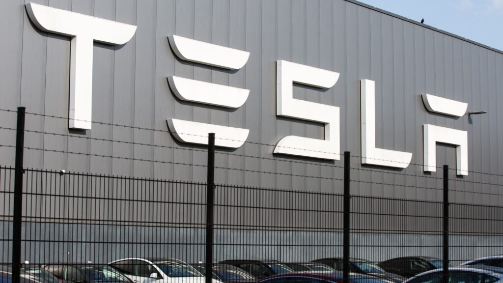 El primer cliente de entrega gratuita de Tesla’s First Driver Driver