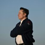 El cumpleaños temprano de Elon Musk se ha dado a sí mismo: el primer Tesla dirige su fábrica con el cliente