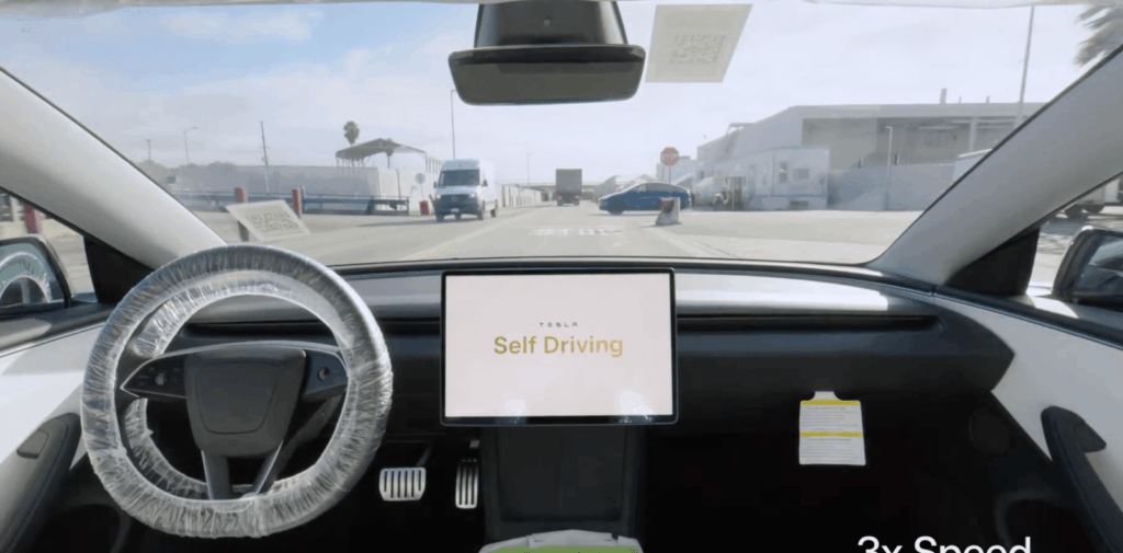 Elon Musk Tesla entregó su primer auto en una fábrica completamente autónoma desde la fábrica