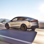 Tesla le da a el cliente su primer vehículo y es más impresionante de lo esperado (video