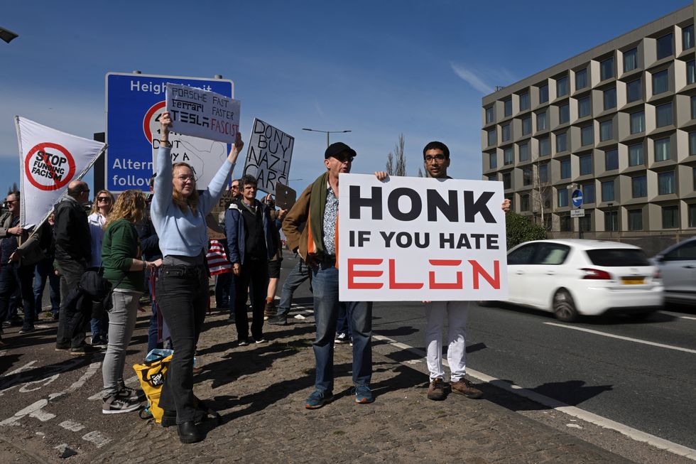 Las protestas de Tesla Takedown ocurrieron en el fin de semana de Londres