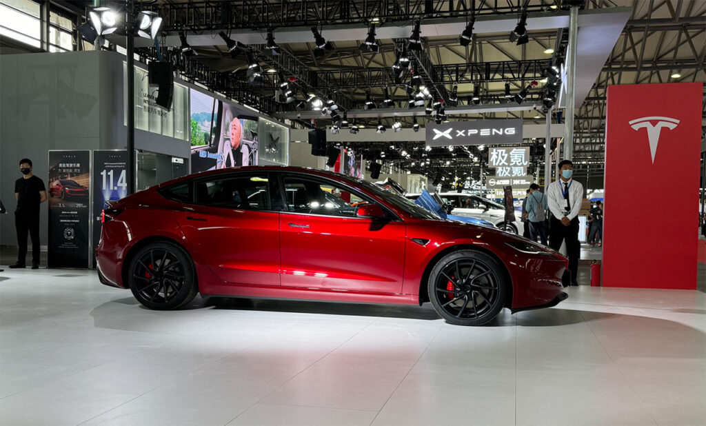 Tesla ofrece un precio de precio en China 3, suministro mejorado y rendimiento de $ 1,400