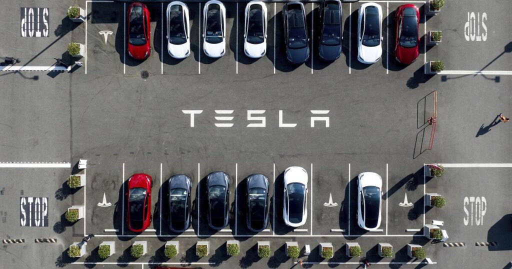 Competencia de ventas de Tesla y daños a la marca