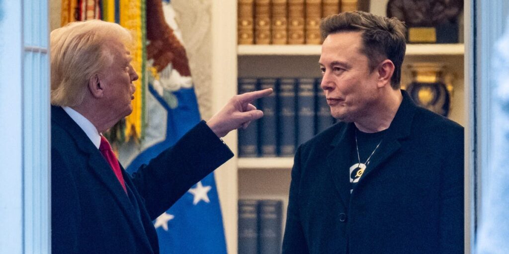 Tesla Precio de acciones Trump destaca los subsidios del gobierno de Muskl