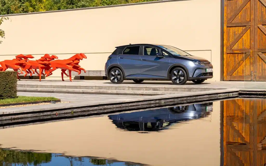 Los gerentes estimados de China EV trabajaron con artesanos de delfines hechos con un diseño inspirado en el océano, y tiene sentido para vehículos eléctricos permanentes