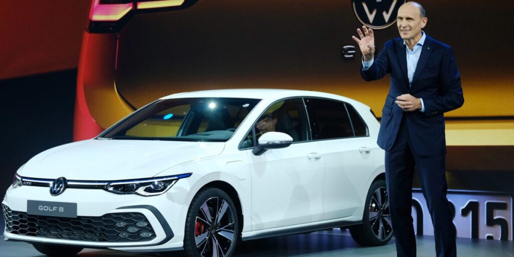‘El mercado de automóviles chinos ha perdido todas las razones’: el fabricante de automóviles más grande del país se ha negado a competir en la guerra de precios de Tesla y BYD