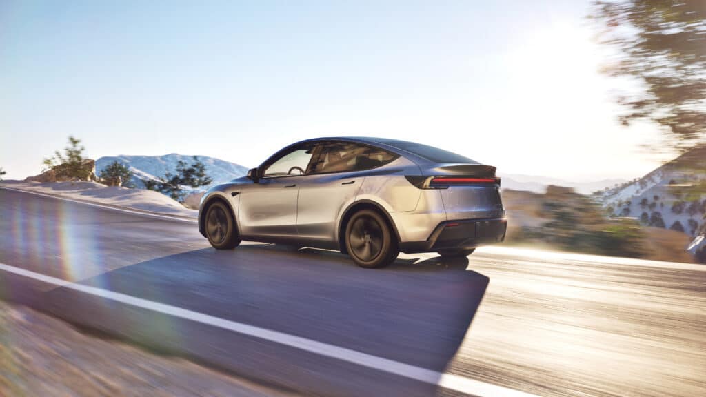 2025 Byd Maritime Lion 7 y Tesla Model Y Gour se realizan en una prueba eléctrica SUV del mundo real, comparando el rango, la carga y la practicidad