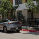 El primer conductor de Tesla termina en un carril de fuego