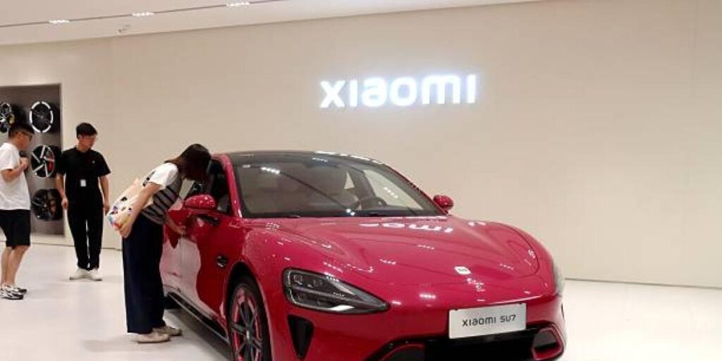 Xiaomi vende 200,000 autos eléctricos en 3 minutos, desafía el dominio de Tesla
