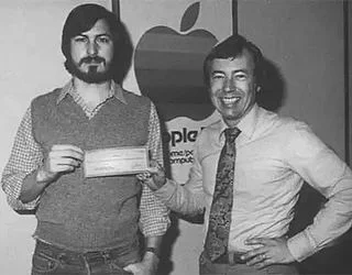 Apple's 8. El empleado todavía trabaja en la empresa después de unirse a la edad de 14 años
