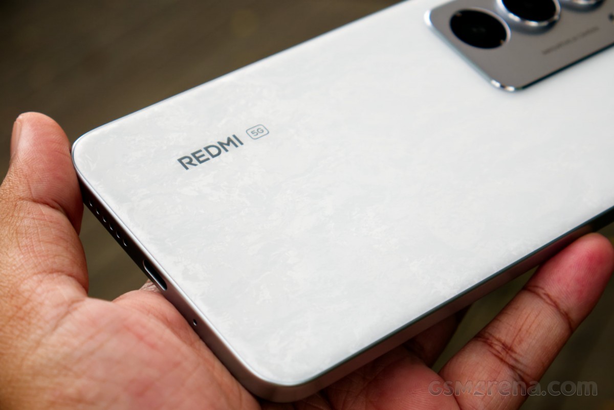 Xiaomi Redmi 15 5G Revisión de la mano