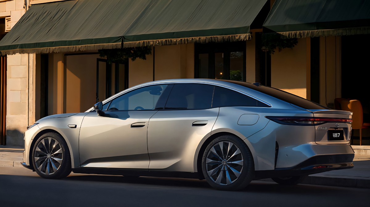 Toyota se convierte en Huawei y Xiaomi para el nuevo sedán eléctrico BZ7 en China