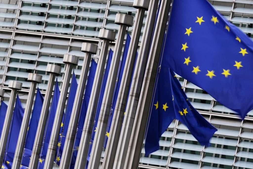 La UE quiere fraude en línea de Apple, Google y Microsoft