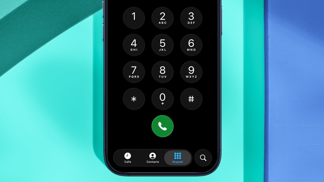 El teclado del marcador de pantalla del teléfono inteligente se muestra con números, letras y símbolos con el botón de llamada a continuación. Fondo turquesa y azul
