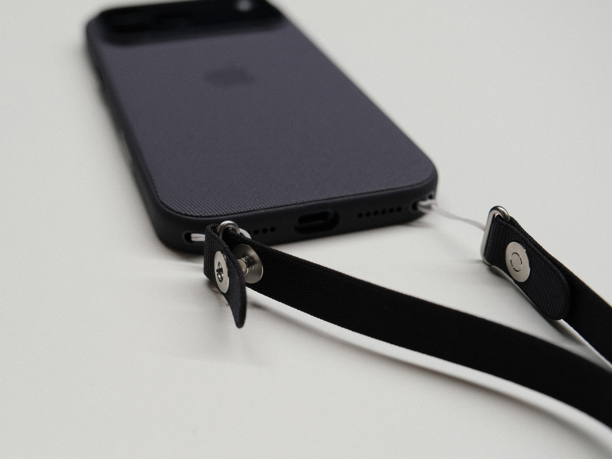 Correa de Apple Crossbody cerca del accesorio