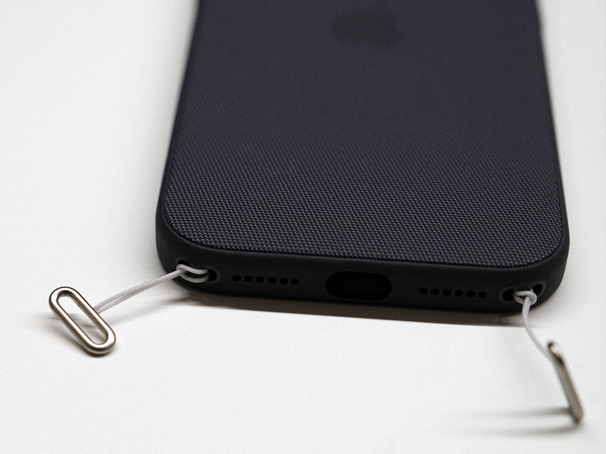 Apple Crossbody Strap Hardware Close