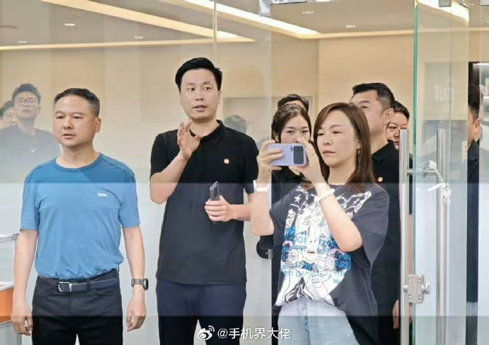 Pantalla trasera alegada Xiaomi 16 Pro Max