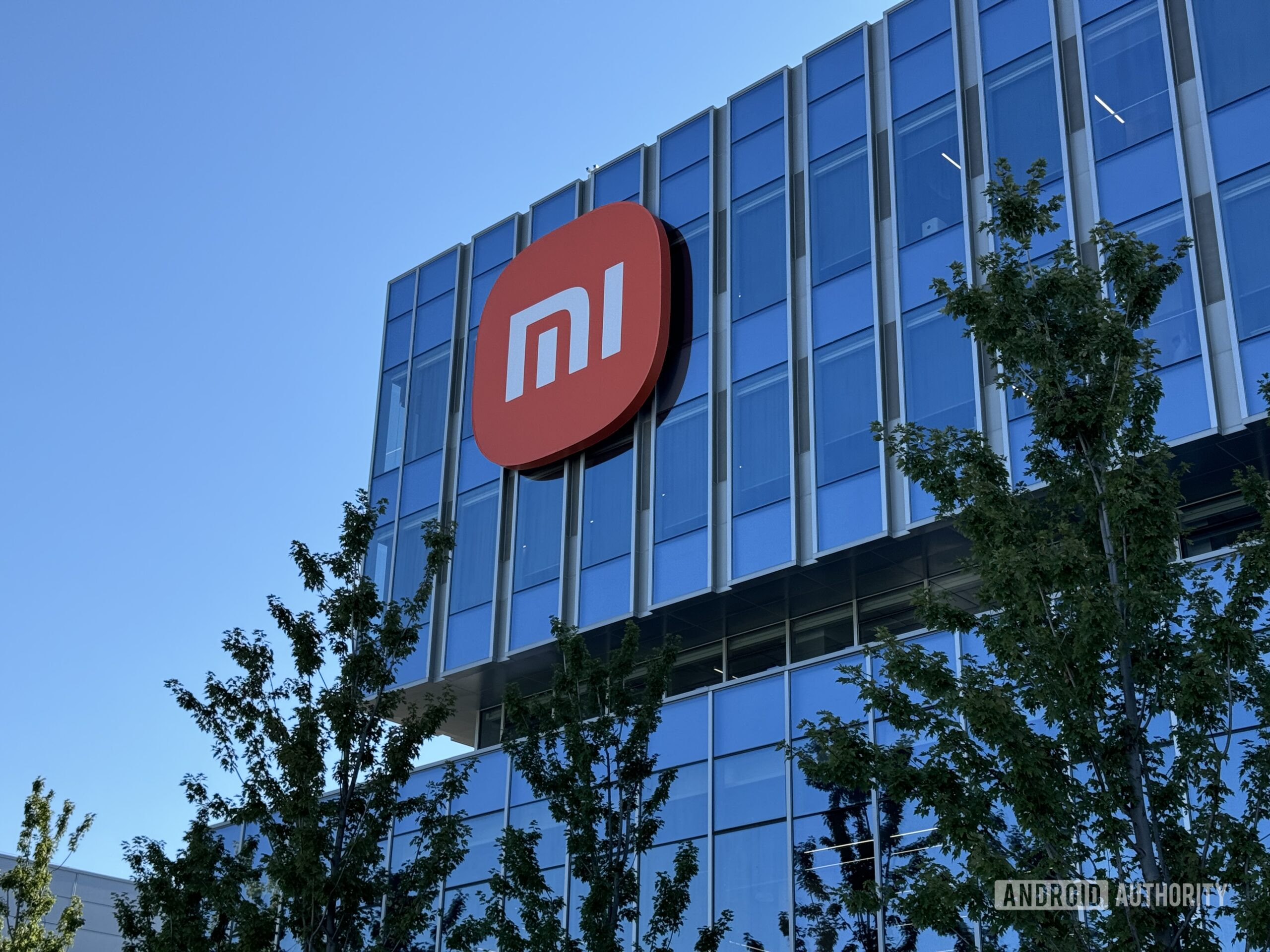 Xiaomi HQ muestra el logotipo de la empresa.