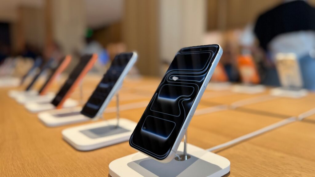 Dentro de la primera Apple Shop en Detroit, el día de la inauguración
