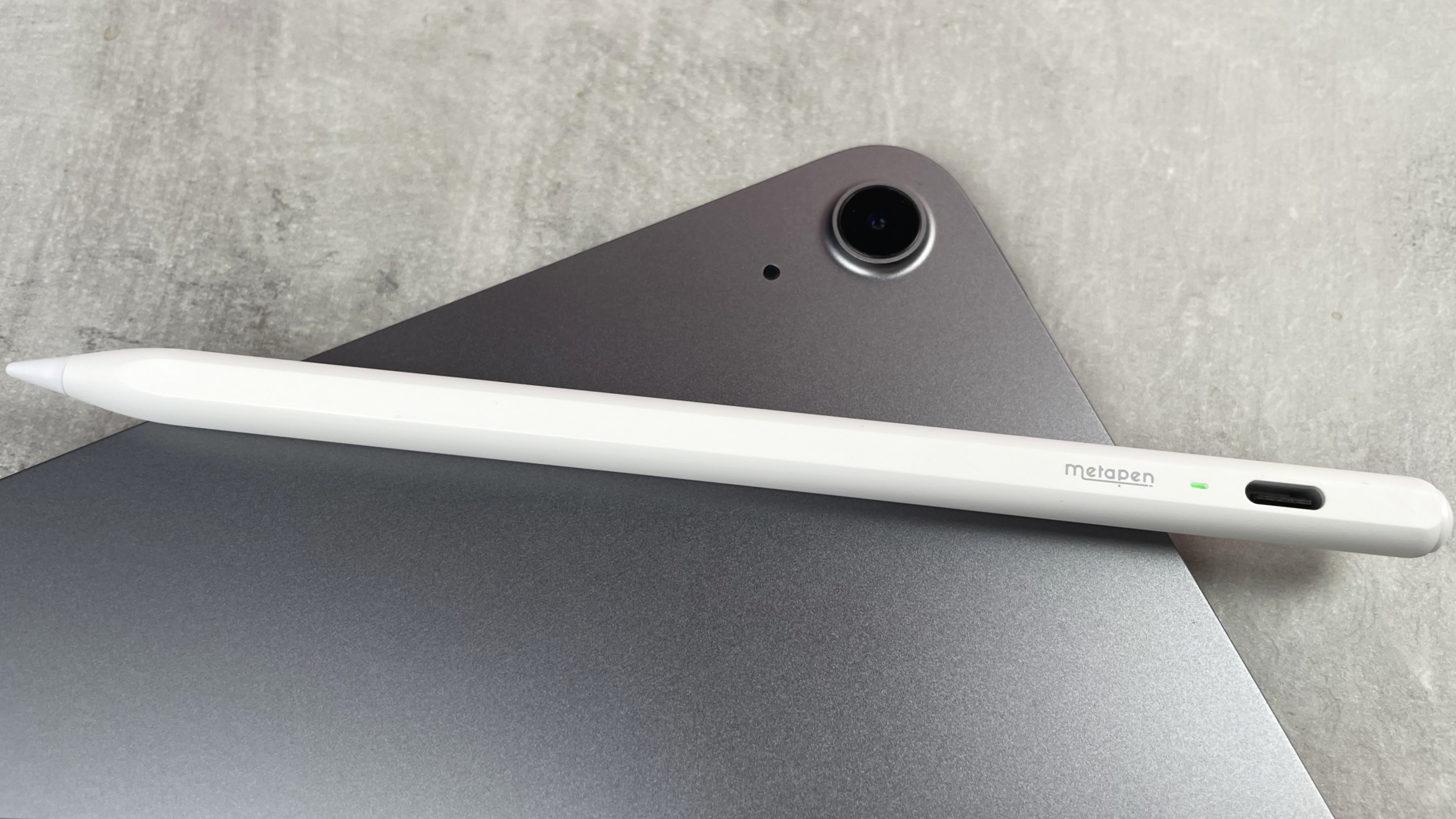La acumulación del lápiz está en la parte posterior de un iPad Air8.