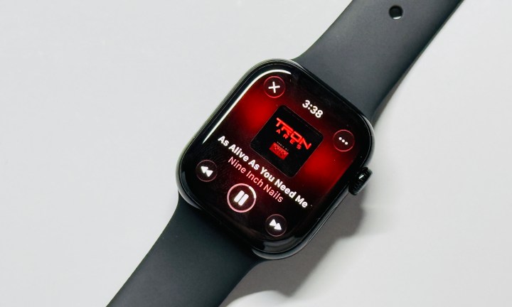 La serie Apple Watch 11 reproduce música.