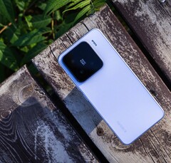 Xiaomi 17 tendrá éxito directamente Xiaomi 15. En la imagen - Xiaomi 15 (Fuente de la imagen: Vetrax arrogante en la televisión en Weibo