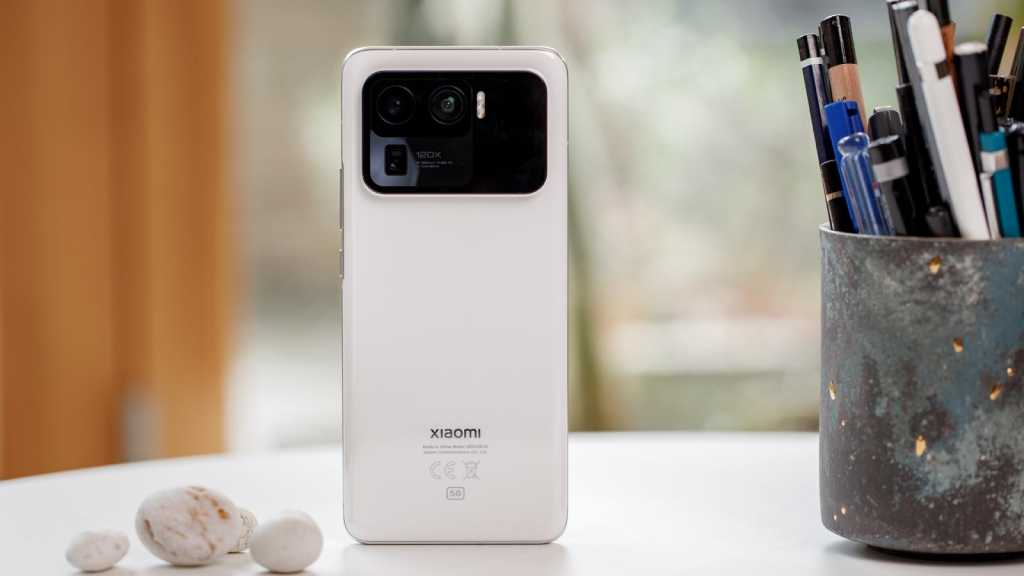 Xiaomi 16 Pro Max con propina para la pantalla secundaria