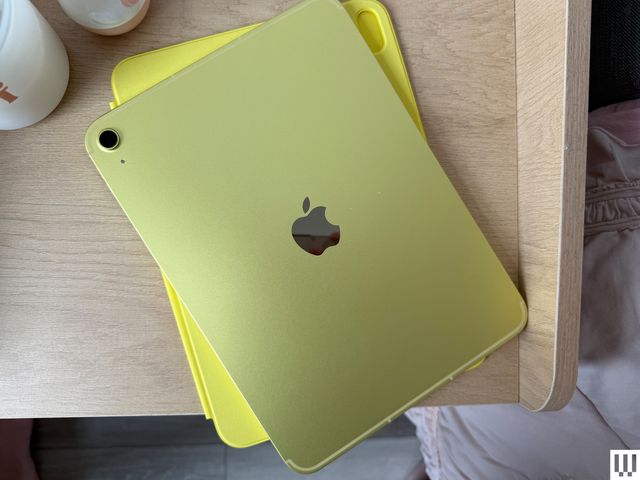La imagen puede contener: electrónica, teléfono móvil, teléfono, iPhone, ordenador, portátil y PCA.