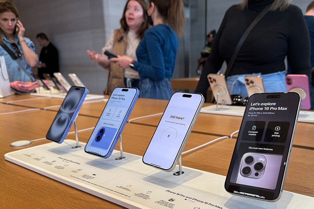 ¿Cuál? El Reino Unido ha comenzado a reclamar 29 millones de manzanas y usuarios de Samsung
