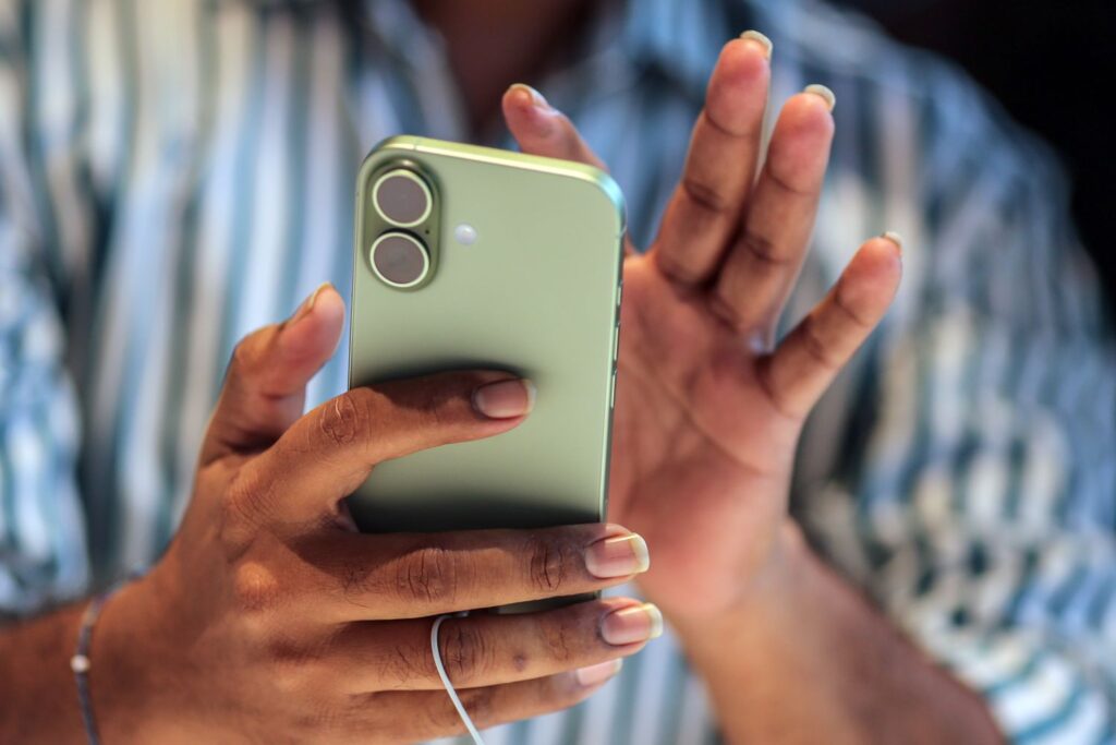 Esto es lo que son los evaluadores y no les gusta del nuevo iPhone 17 de Apple