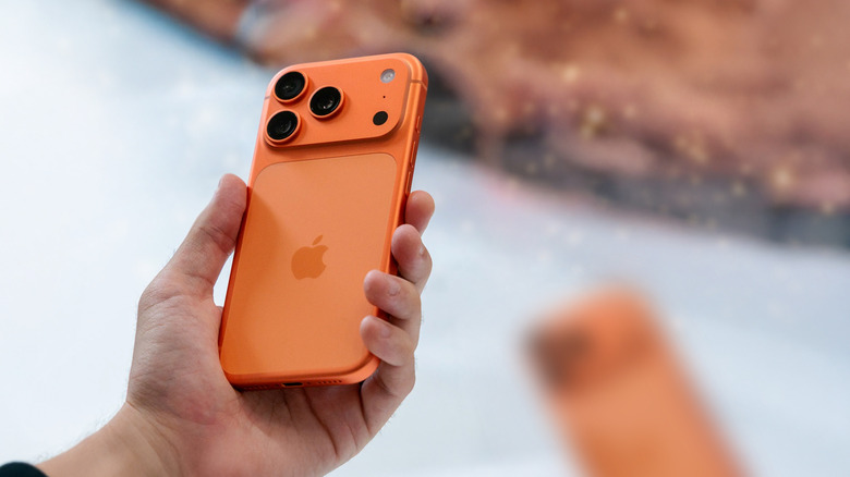 IPhone 17 Pro Hand.