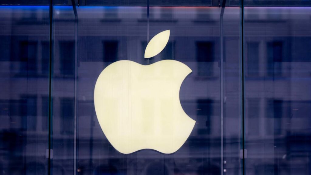 Según se informa, Apple está considerando una computadora portátil económica, Denny’s se mantiene en privado