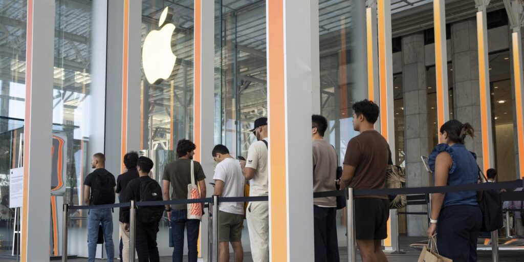 El éxito del iPhone 17 de Apple lo ha llevado a lo más alto del mercado móvil