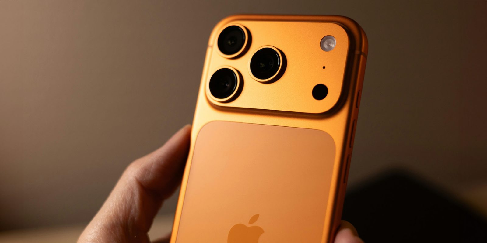 Leaker afirma que el iPhone 18 Pro solucionará una elección de diseño desconocida | El iPhone 17 Pro aparece en Cosmic Orange