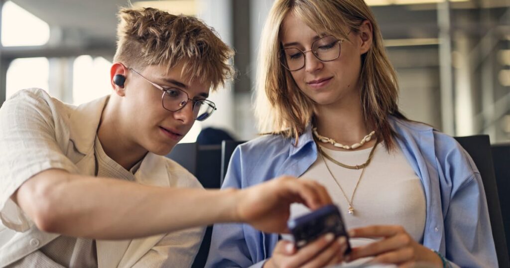Apple finalmente traerá la traducción en vivo de AirPods a Europa – POLITICO