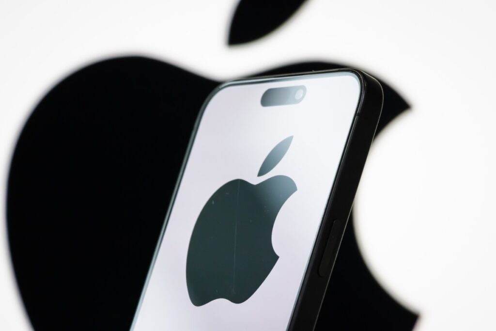 Apple está cerca de llegar a un acuerdo para pagarle a Google 1 millón de dólares anuales para alimentar el nuevo Siri, según el informe
