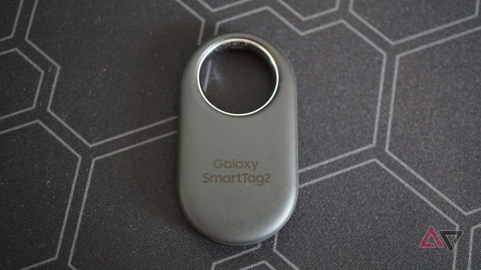 Primer plano de la parte superior del Samsung Galaxy SmartTag 2