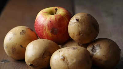 Mantenga sus patatas frescas y libres de moho con este sencillo truco de cocina con manzanas