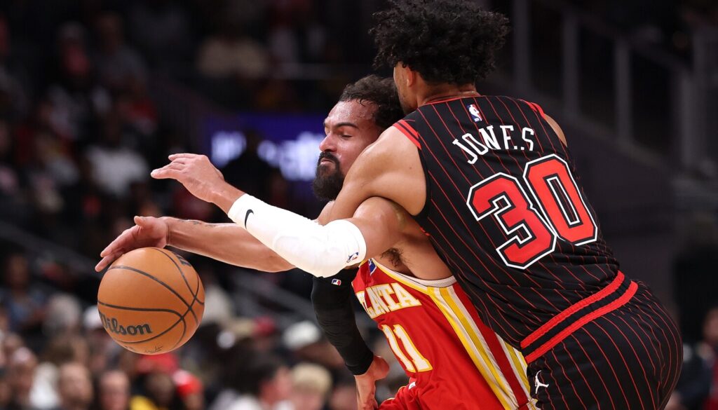 El guardia Tre Jones continúa defendiendo el cierre de los juegos para los Bulls