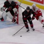 Gostisbehere y Svechnikov tienen juegos consecutivos de 3 puntos mientras los Hurricanes vencieron a Red Wings 5-2, poniendo fin a una racha de 3 juegos