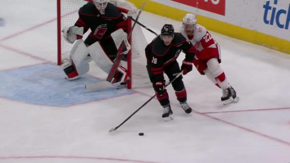 Gostisbehere y Svechnikov tienen juegos consecutivos de 3 puntos mientras los Hurricanes vencieron a Red Wings 5-2, poniendo fin a una racha de 3 juegos